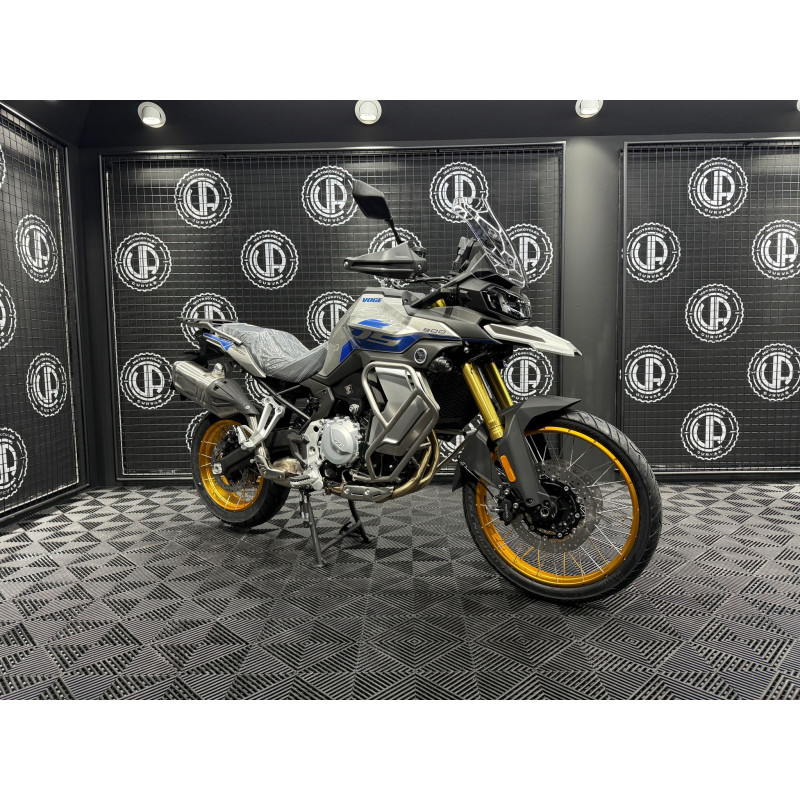 VOGE 900 DSX